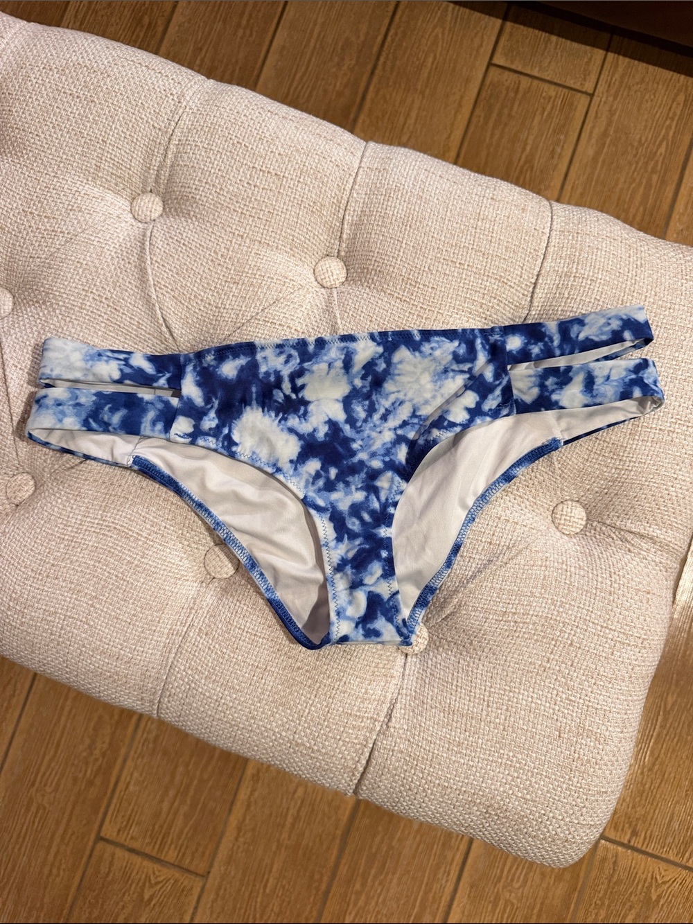 PINK Victoria’s Secret Blue Tie-Dye Bikini Bottoms Medium